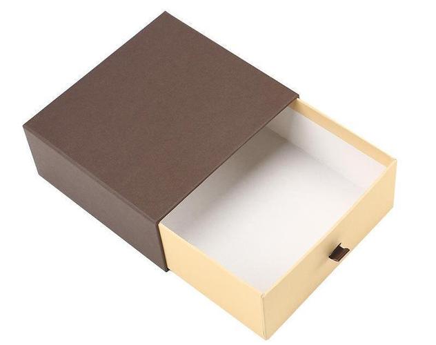 67如果将礼盒包装印刷装潢设计的色彩再经过充分地构思,从三原色的